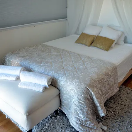Bed and breakfast Shiado Suites