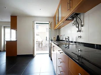 Shiado Suites Bed & Breakfast 4*